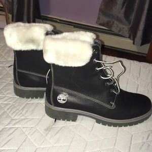 Women’s black leather timberland boots w/fur